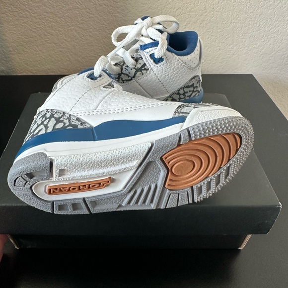 Jordan 3 Retro - Picture 2 of 3